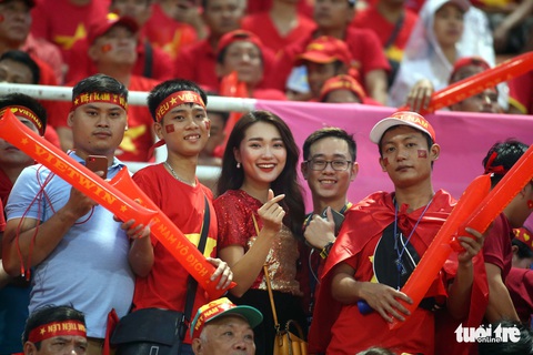 Sắc đỏ trên sân Thammasat - Ảnh 4. Sắc đỏ trên sân Thammasat - Ảnh 4.