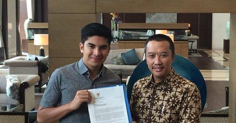 Bộ trưởng Indonesia xin lỗi về vụ khủng bố trên sân Bung Karno - Ảnh 2. Bộ trưởng Indonesia xin lỗi về vụ khủng bố trên sân Bung Karno - Ảnh 2.