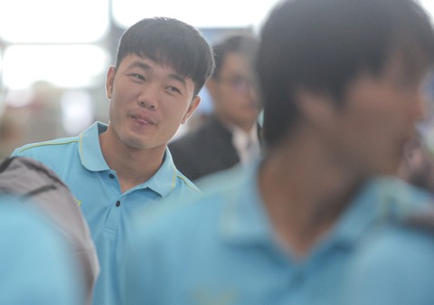 Vừa về nước, các tuyển thủ Việt Nam lại bận rộn với lịch trình mới - Ảnh 8. Vừa về nước, các tuyển thủ Việt Nam lại bận rộn với lịch trình mới - Ảnh 8.
