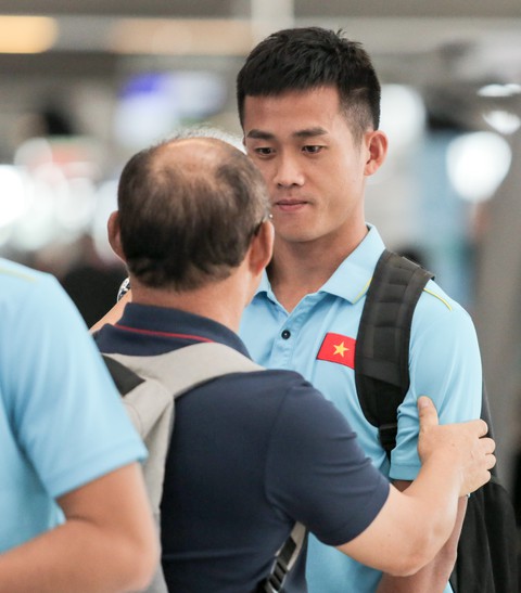 Vừa về nước, các tuyển thủ Việt Nam lại bận rộn với lịch trình mới - Ảnh 4. Vừa về nước, các tuyển thủ Việt Nam lại bận rộn với lịch trình mới - Ảnh 4.