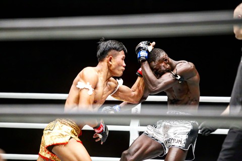 Đại chiến tưng bừng trong lần đầu tiên One Championship đến VN - Ảnh 3.