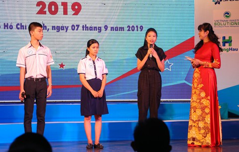 121 suất học bổng cho con em công nhân khó khăn - Ảnh 2. 121 suất học bổng cho con em công nhân khó khăn - Ảnh 2.