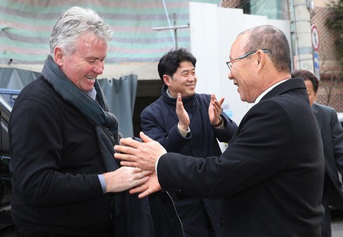 Ông Park đối đầu HLV Hiddink: Cột mốc và đời người - Ảnh 1. Ông Park đối đầu HLV Hiddink: Cột mốc và đời người - Ảnh 1.