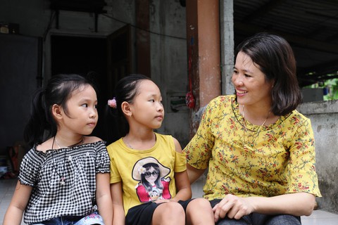 Người phụ nữ 6 năm miệt mài chở con người dưng đến trường - Ảnh 7. Người phụ nữ 6 năm miệt mài chở con người dưng đến trường - Ảnh 7.