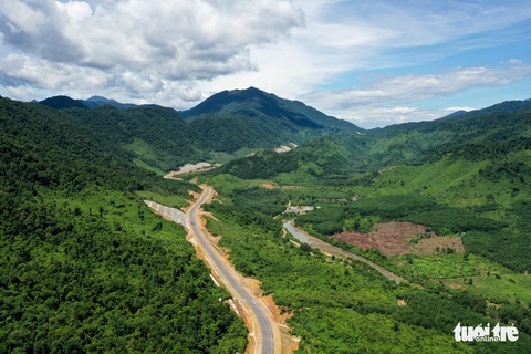 Ngắm cao tốc La Sơn - Túy Loan xuyên vườn quốc gia Bạch Mã - Ảnh 5. Ngắm cao tốc La Sơn - Túy Loan xuyên vườn quốc gia Bạch Mã - Ảnh 5.