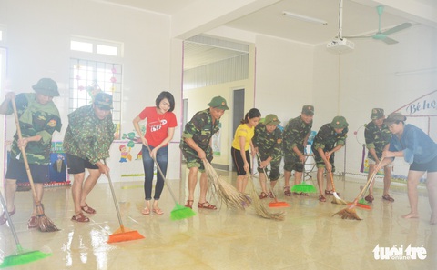 ‘Rốn lũ’ Hà Tĩnh những ngày ấm áp tình người - Ảnh 4. ‘Rốn lũ’ Hà Tĩnh những ngày ấm áp tình người - Ảnh 4.