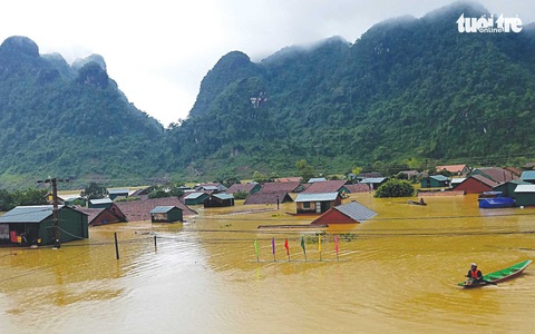 Phát minh lịch sử giúp nhà dân nổi lên an toàn ở rốn lũ - Ảnh 4. Phát minh lịch sử giúp nhà dân nổi lên an toàn ở rốn lũ - Ảnh 4.
