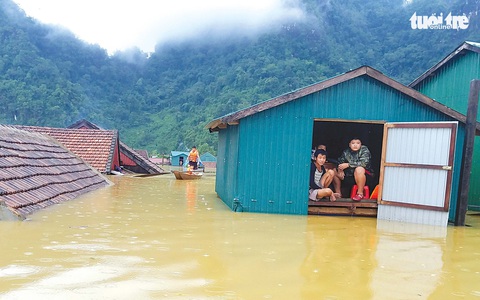 Phát minh lịch sử giúp nhà dân nổi lên an toàn ở rốn lũ - Ảnh 1. Phát minh lịch sử giúp nhà dân nổi lên an toàn ở rốn lũ - Ảnh 1.