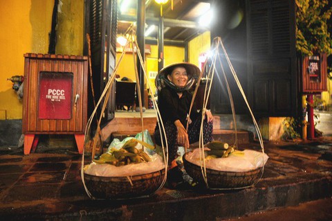 Cô gái khoe thân xác trên di sản - xử phạt được không? - Ảnh 7. Cô gái khoe thân xác trên di sản - xử phạt được không? - Ảnh 7.