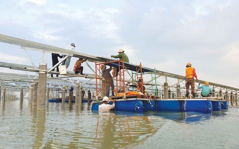 Biến vùng bán ngập hồ Dầu Tiếng thành nơi phát điện - Ảnh 1. Biến vùng bán ngập hồ Dầu Tiếng thành nơi phát điện - Ảnh 1.