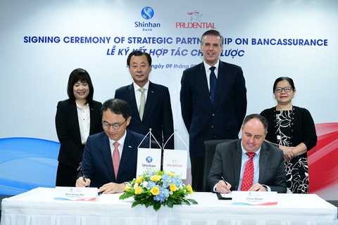 Prudential Việt Nam và Ngân hàng Shinhan ký kết hợp tác chiến lược - Ảnh 1. Prudential Việt Nam và Ngân hàng Shinhan ký kết hợp tác chiến lược - Ảnh 1.