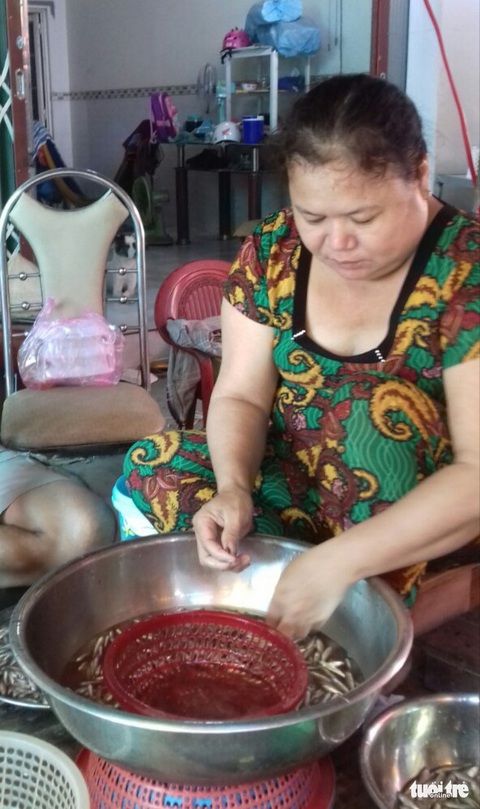 Giá cá linh còn 150.000đ-180.000đ/kg nhờ nước lũ lên cao - Ảnh 2. Giá cá linh còn 150.000đ-180.000đ/kg nhờ nước lũ lên cao - Ảnh 2.