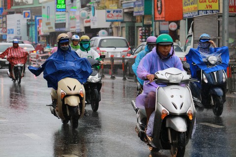 Nam Bộ, Tây Nguyên mưa dông lan rộng - Ảnh 1. Nam Bộ, Tây Nguyên mưa dông lan rộng - Ảnh 1.