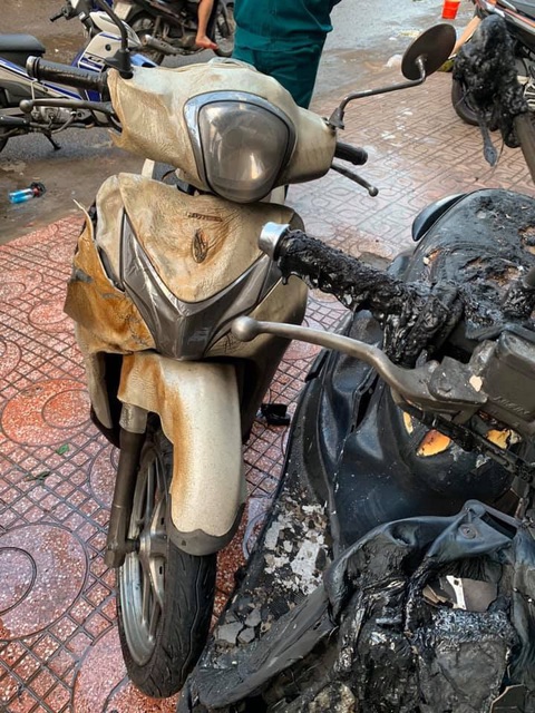 Tiệm áo cưới bốc cháy ở Nha Trang: cứu 3 người mắc kẹt - Ảnh 3. Tiệm áo cưới bốc cháy ở Nha Trang: cứu 3 người mắc kẹt - Ảnh 3.