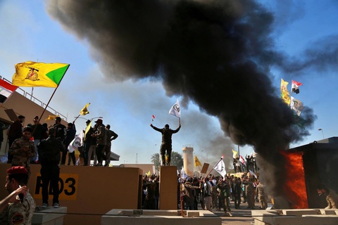 Mỹ điều thêm quân tới Iraq sau khi sứ quán bị tấn công - Ảnh 1. Mỹ điều thêm quân tới Iraq sau khi sứ quán bị tấn công - Ảnh 1.