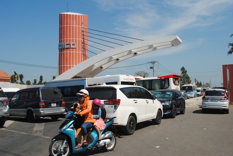 Làng hoa Sa Đéc ken đặc du khách ngày đầu dừng thu vé - Ảnh 3. Làng hoa Sa Đéc ken đặc du khách ngày đầu dừng thu vé - Ảnh 3.