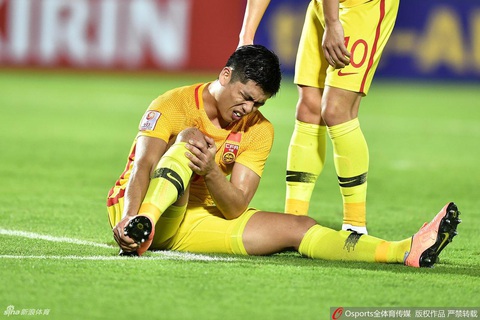 U23 Trung Quốc nhận hung tin khi Zhang Yuning rời giải vì chấn thương - Ảnh 1. U23 Trung Quốc nhận hung tin khi Zhang Yuning rời giải vì chấn thương - Ảnh 1.