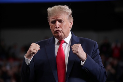 Ông Trump nói giết tướng Soleimani vì họ đang muốn cho nổ tung đại sứ quán của chúng tôi - Ảnh 1. Ông Trump nói giết tướng Soleimani vì họ đang muốn cho nổ tung đại sứ quán của chúng tôi - Ảnh 1.