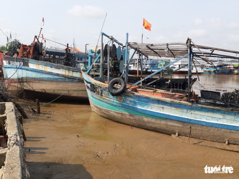 Vừa vào bờ nghỉ tết, 5 tàu cá bốc cháy trong đêm - Ảnh 3. Vừa vào bờ nghỉ tết, 5 tàu cá bốc cháy trong đêm - Ảnh 3.