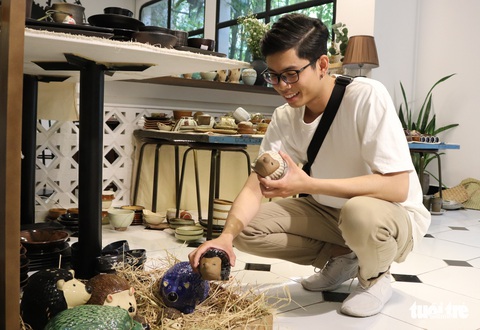 Độc đáo phiên chợ đồ gốm trong quán cafe - Ảnh 1. Độc đáo phiên chợ đồ gốm trong quán cafe - Ảnh 1.