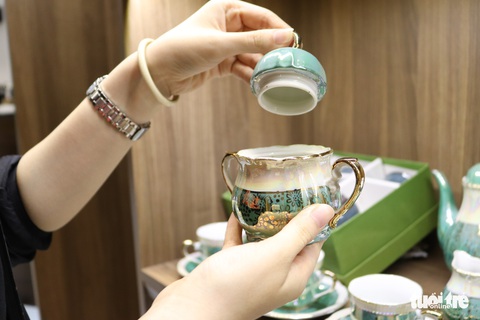 Độc đáo phiên chợ đồ gốm trong quán cafe - Ảnh 2. Độc đáo phiên chợ đồ gốm trong quán cafe - Ảnh 2.