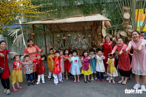Sắc mai vàng rực tại Lễ hội Tết Việt xuân Canh Tý - Ảnh 6. Sắc mai vàng rực tại Lễ hội Tết Việt xuân Canh Tý - Ảnh 6.