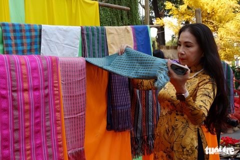 Sắc mai vàng rực tại Lễ hội Tết Việt xuân Canh Tý - Ảnh 8. Sắc mai vàng rực tại Lễ hội Tết Việt xuân Canh Tý - Ảnh 8.
