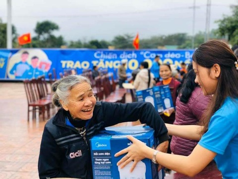 10.000 nồi cơm trao đi, ngàn nụ cười nhận lại từ Cơm dẻo - Bếp ấm - Ảnh 2. 10.000 nồi cơm trao đi, ngàn nụ cười nhận lại từ Cơm dẻo - Bếp ấm - Ảnh 2.