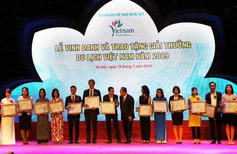 Transviet nhận giải thưởng Top 10 công ty du lịch uy tín năm 2019 - Ảnh 2. Transviet nhận giải thưởng Top 10 công ty du lịch uy tín năm 2019 - Ảnh 2.