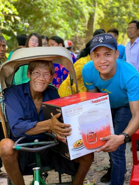 10.000 nồi cơm trao đi, ngàn nụ cười nhận lại từ Cơm dẻo - Bếp ấm - Ảnh 4. 10.000 nồi cơm trao đi, ngàn nụ cười nhận lại từ Cơm dẻo - Bếp ấm - Ảnh 4.