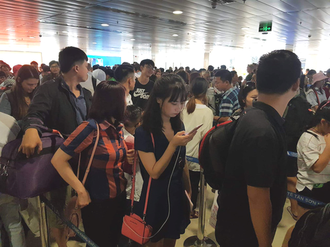 Lo tắc sân bay ngày tết, Tân Sơn Nhất tung hàng loạt giải pháp giảm tải - Ảnh 1. Lo tắc sân bay ngày tết, Tân Sơn Nhất tung hàng loạt giải pháp giảm tải - Ảnh 1.