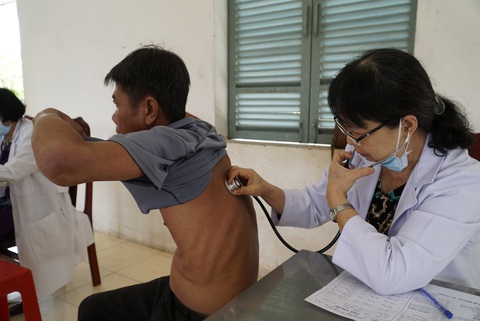 Chợ tết 0 đồng và nồi cháo gà miễn phí - Ảnh 5. Chợ tết 0 đồng và nồi cháo gà miễn phí - Ảnh 5.