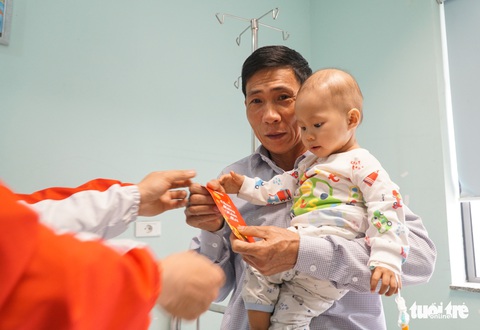 Ước mơ của Thúy mang Tết sớm đến cho các bệnh nhi tại Hà Nội - Ảnh 3. Ước mơ của Thúy mang Tết sớm đến cho các bệnh nhi tại Hà Nội - Ảnh 3.