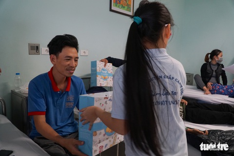 Ước mơ của Thúy mang Tết sớm đến cho các bệnh nhi tại Hà Nội - Ảnh 5. Ước mơ của Thúy mang Tết sớm đến cho các bệnh nhi tại Hà Nội - Ảnh 5.