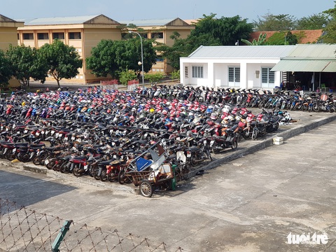 Đề nghị tạm giữ biển số xe vi phạm thay vì giữ xe - Ảnh 2. Đề nghị tạm giữ biển số xe vi phạm thay vì giữ xe - Ảnh 2.