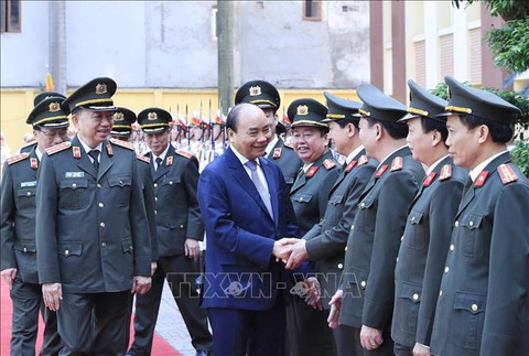 Thủ tướng kiểm tra công tác sẵn sàng chiến đấu và chúc tết tại Bộ tư lệnh Cảnh vệ - Ảnh 3. Thủ tướng kiểm tra công tác sẵn sàng chiến đấu và chúc tết tại Bộ tư lệnh Cảnh vệ - Ảnh 3.