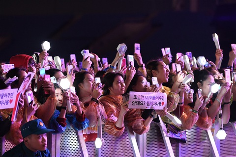 Đội mưa rét, trốn cha mẹ đi xem EXO-SC, Taemin, NCT 127... biểu diễn - Ảnh 12. Đội mưa rét, trốn cha mẹ đi xem EXO-SC, Taemin, NCT 127... biểu diễn - Ảnh 12.