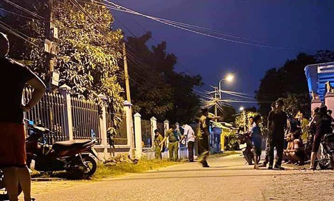 Một người trong nhóm nghi phạm đâm chết thanh niên đi đòi nợ ra đầu thú - Ảnh 1. Một người trong nhóm nghi phạm đâm chết thanh niên đi đòi nợ ra đầu thú - Ảnh 1.
