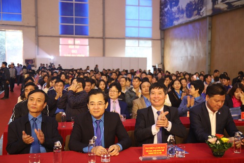 Ấm áp Tết sum vầy của công nhân viên chức lao động thủ đô - Ảnh 1. Ấm áp Tết sum vầy của công nhân viên chức lao động thủ đô - Ảnh 1.