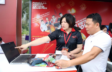 Sôi động chương trình chào đón đua xe công thức 1 tại TP.HCM - Ảnh 8. Sôi động chương trình chào đón đua xe công thức 1 tại TP.HCM - Ảnh 8.