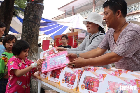 Mang tết vào bệnh viện với trẻ thơ - Ảnh 9. Mang tết vào bệnh viện với trẻ thơ - Ảnh 9.
