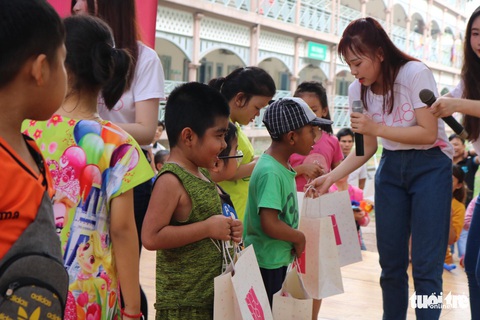 Mang tết vào bệnh viện với trẻ thơ - Ảnh 8. Mang tết vào bệnh viện với trẻ thơ - Ảnh 8.