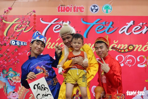 Mang tết vào bệnh viện với trẻ thơ - Ảnh 6. Mang tết vào bệnh viện với trẻ thơ - Ảnh 6.