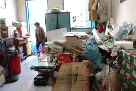 Bà cụ 16 năm bán xôi nuôi 5 con và chồng bại liệt giữa Sài Gòn - Ảnh 6. Bà cụ 16 năm bán xôi nuôi 5 con và chồng bại liệt giữa Sài Gòn - Ảnh 6.