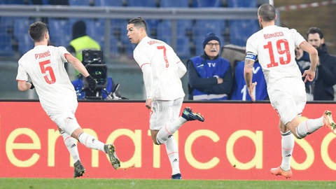 Ronaldo lập công, Juventus hạ AS Roma trở lại đỉnh bảng - Ảnh 1. Ronaldo lập công, Juventus hạ AS Roma trở lại đỉnh bảng - Ảnh 1.