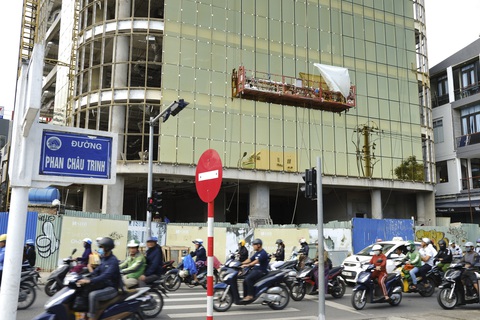 Kính cao ốc rọi nắng rực nhà dân, chủ đầu tư nói không có vấn đề - Ảnh 3. Kính cao ốc rọi nắng rực nhà dân, chủ đầu tư nói không có vấn đề - Ảnh 3.