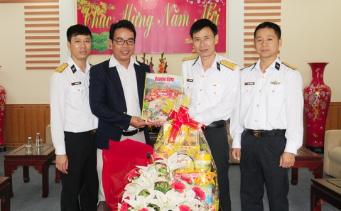 Báo Tuổi Trẻ thăm, chúc tết Vùng 3 Hải quân và Chi đội Kiểm ngư số 3 - Ảnh 1. Báo Tuổi Trẻ thăm, chúc tết Vùng 3 Hải quân và Chi đội Kiểm ngư số 3 - Ảnh 1.