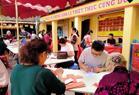 Giáo hội yêu cầu, nhưng liệu sẽ hết loạn dâng sao giải hạn? - Ảnh 4. Giáo hội yêu cầu, nhưng liệu sẽ hết loạn dâng sao giải hạn? - Ảnh 4.
