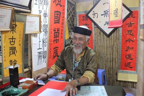 Hội chữ xuân lấy chủ đề Thành Đức, mong xã hội bớt cái xấu, bớt tiêu cực - Ảnh 1. Hội chữ xuân lấy chủ đề Thành Đức, mong xã hội bớt cái xấu, bớt tiêu cực - Ảnh 1.
