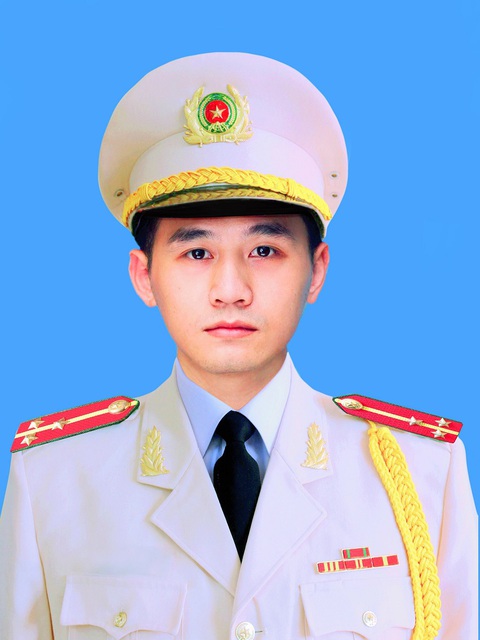 Tổ chức trọng thể lễ tang 3 liệt sĩ theo nghi thức của lực lượng CAND - Ảnh 3. Tổ chức trọng thể lễ tang 3 liệt sĩ theo nghi thức của lực lượng CAND - Ảnh 3.
